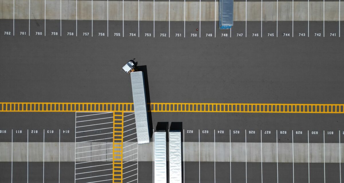 Live Load vs. Drop & Hook: Calculating the True Cost of Driver Detention